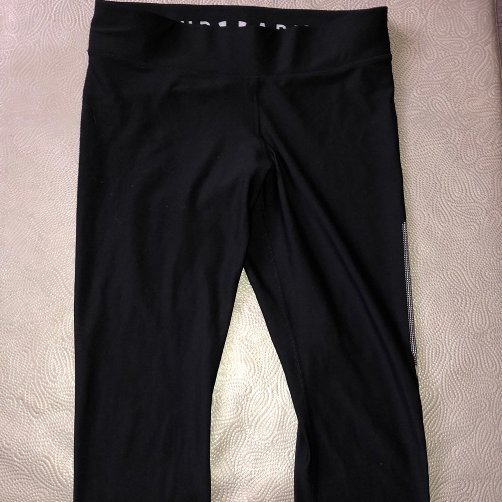 Black/white under armour leggings